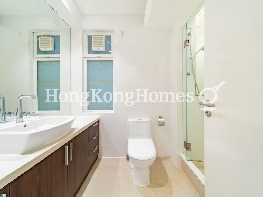 Guest Bathroom — Kam Yuen Mansion, Mid-levels Central