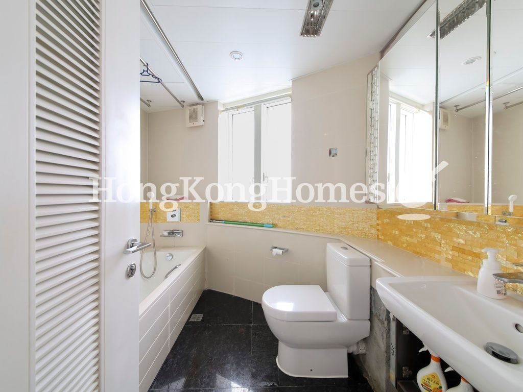 Master Bathroom — The Masterpiece, Tsim Sha Tsui