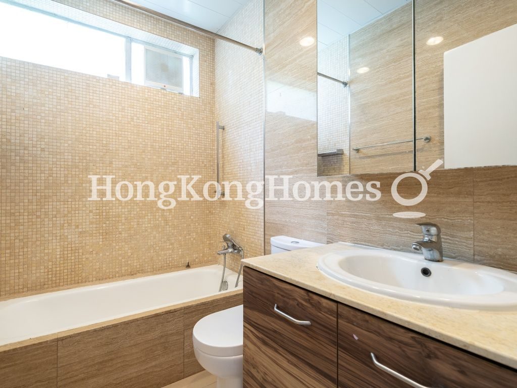 Guest Bathroom — Deepdene - Block E, Deep Water Bay