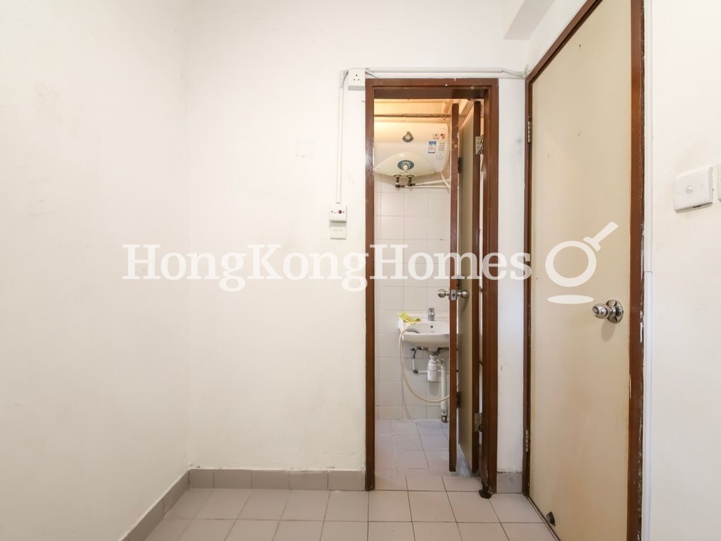Maid's Room and Washroom — Dynasty Court - Block 04, Mid-levels Central