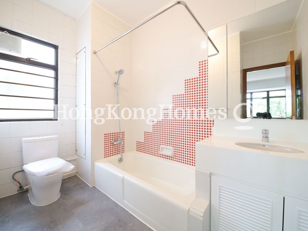 Master Bathroom — Pine Grove - Block 05, Pokfulam