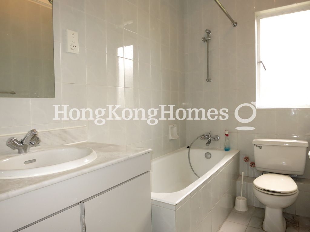 Guest Bathroom — Deepdene - Block C, Deep Water Bay