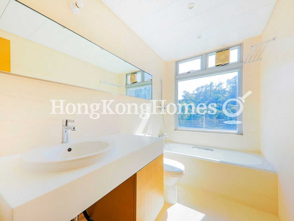 Guest Bathroom — The Carmina - Block A-B, Deep Water Bay
