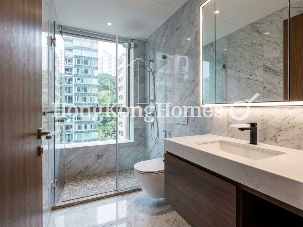 Guest Bathroom — The Signature, Jardine's Lookout