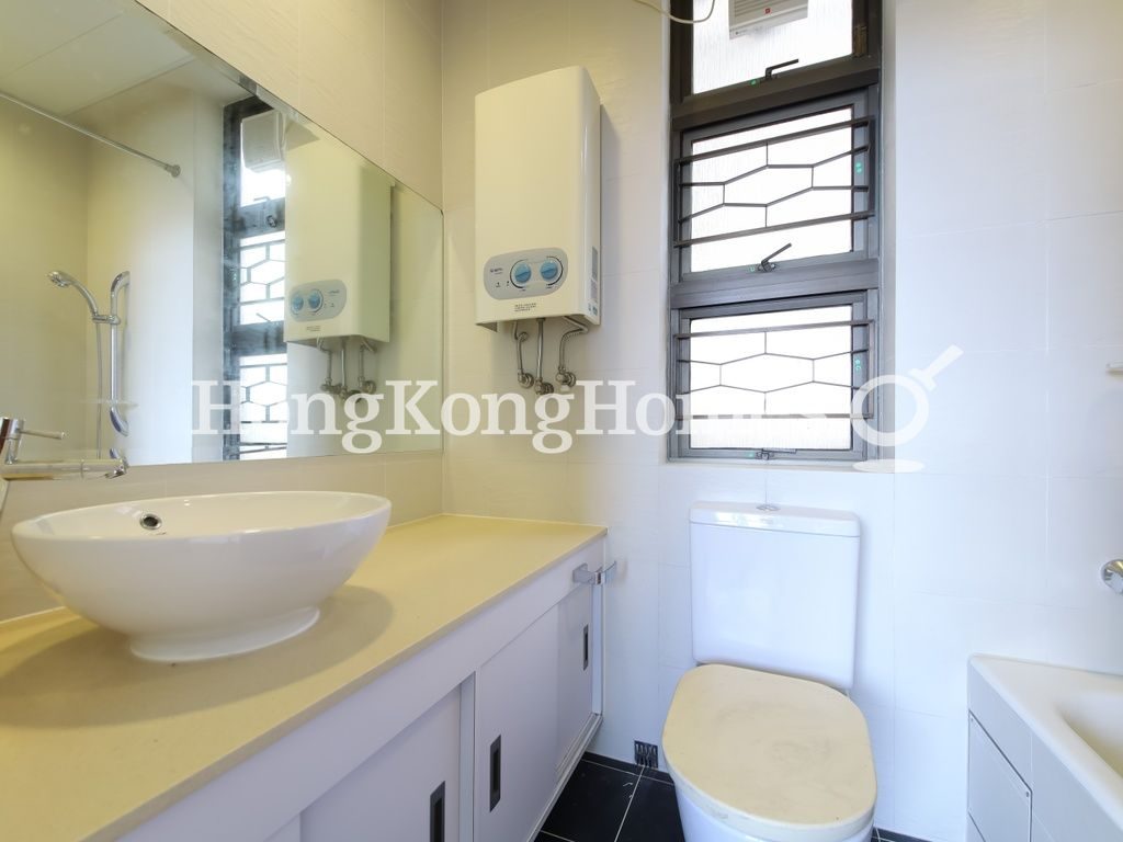 Second Ensuite Bathroom — TaiPan Court, Mid-levels East