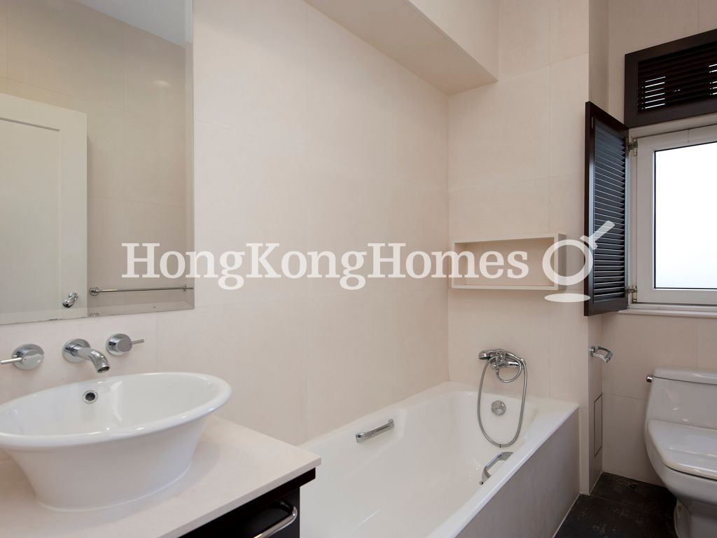 Guest Bathroom — Eredine, The Peak