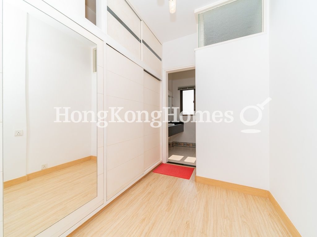 Built-in Wardrobe in Master Bedroom — Horizon Drive, 19-25, Chung Hom Kok