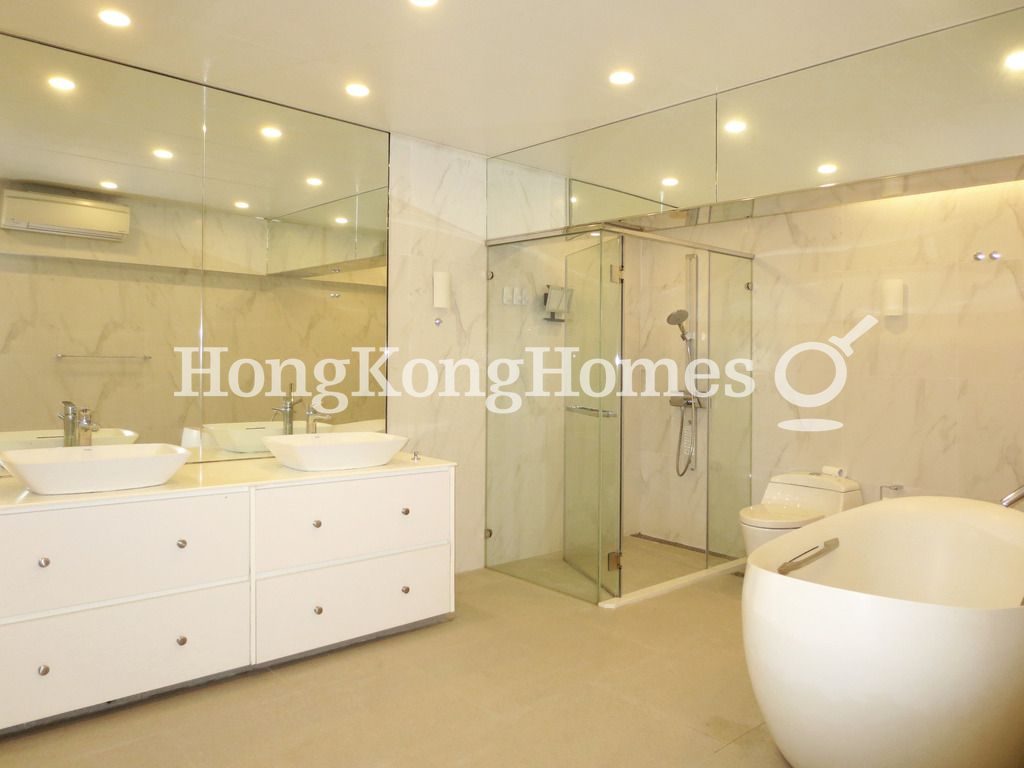 Master Bathroom — South Bay Road, 16-18, Repulse Bay