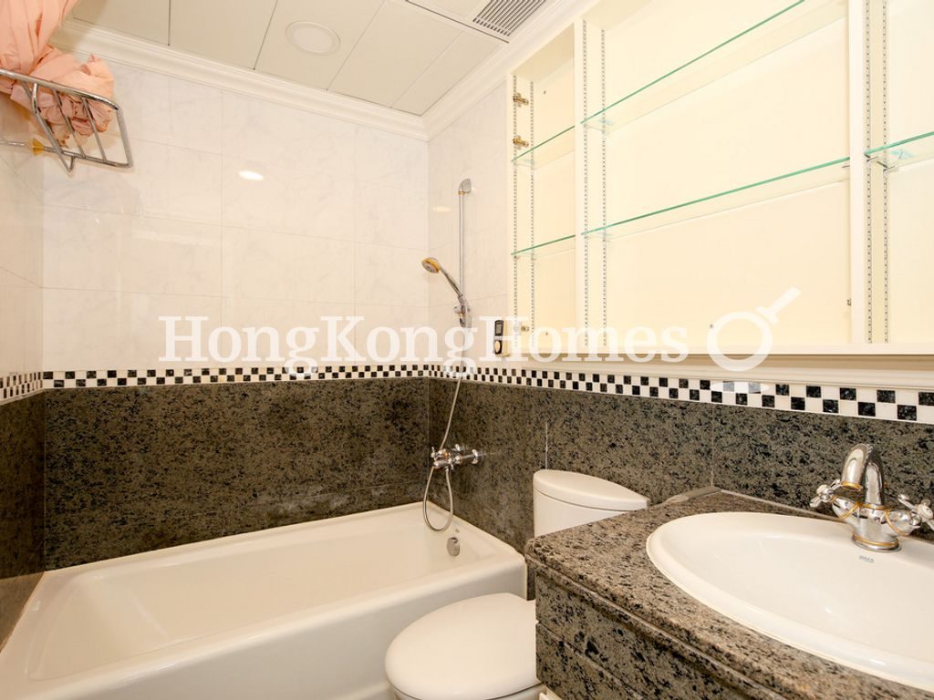 Guest Bathroom — The Mount Austin - Block 05, The Peak