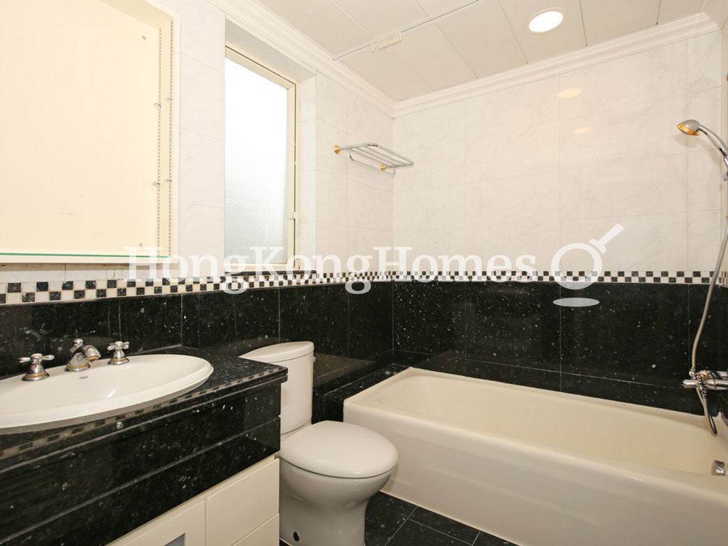 Second Ensuite Bathroom — The Mount Austin - Block 05, The Peak