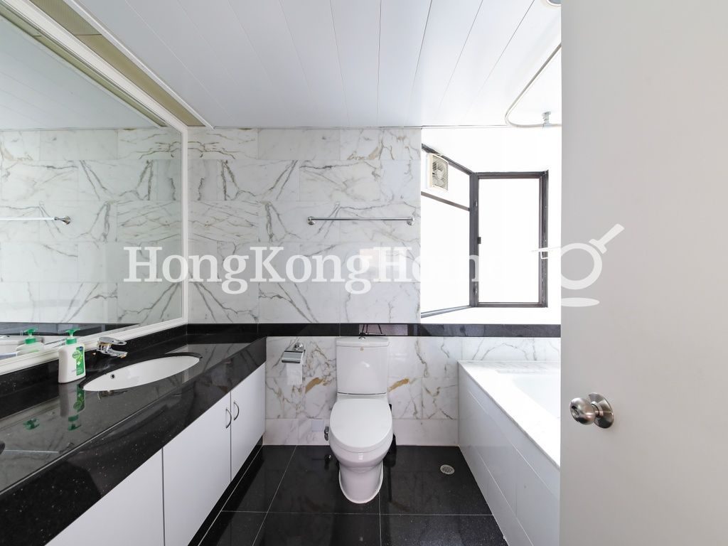 Master Bathroom — South Bay Towers, Repulse Bay