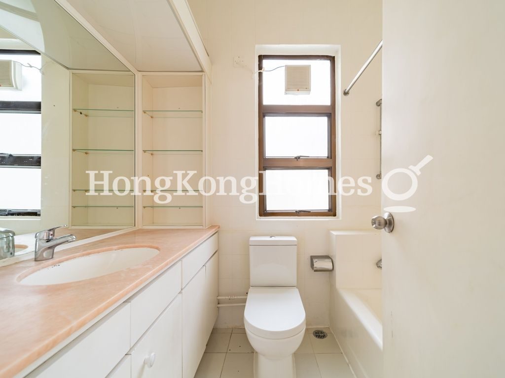 Guest Bathroom — Stanley Knoll, Stanley