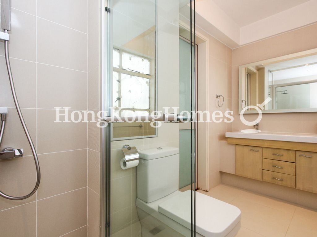Master Bathroom — Borrett Mansions, Mid-levels Central