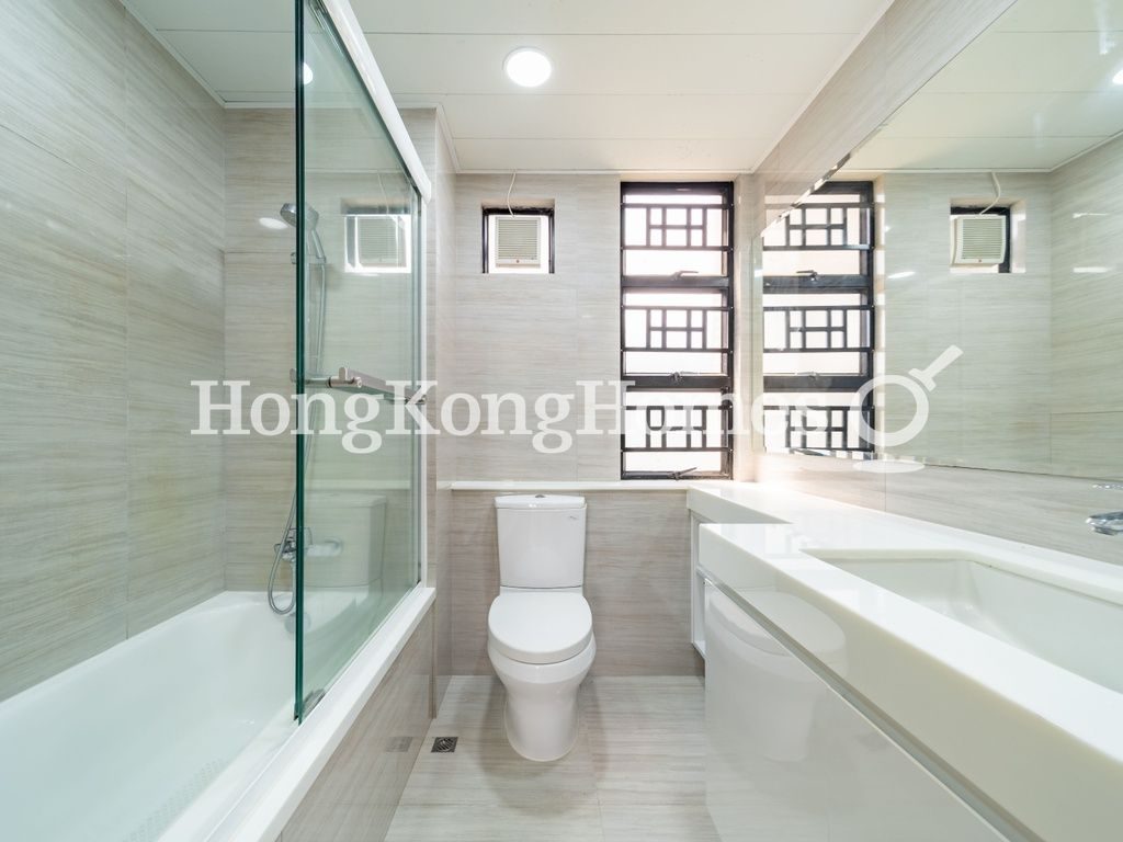 Master Bathroom — Cavendish Heights - Block 02, Jardine's Lookout
