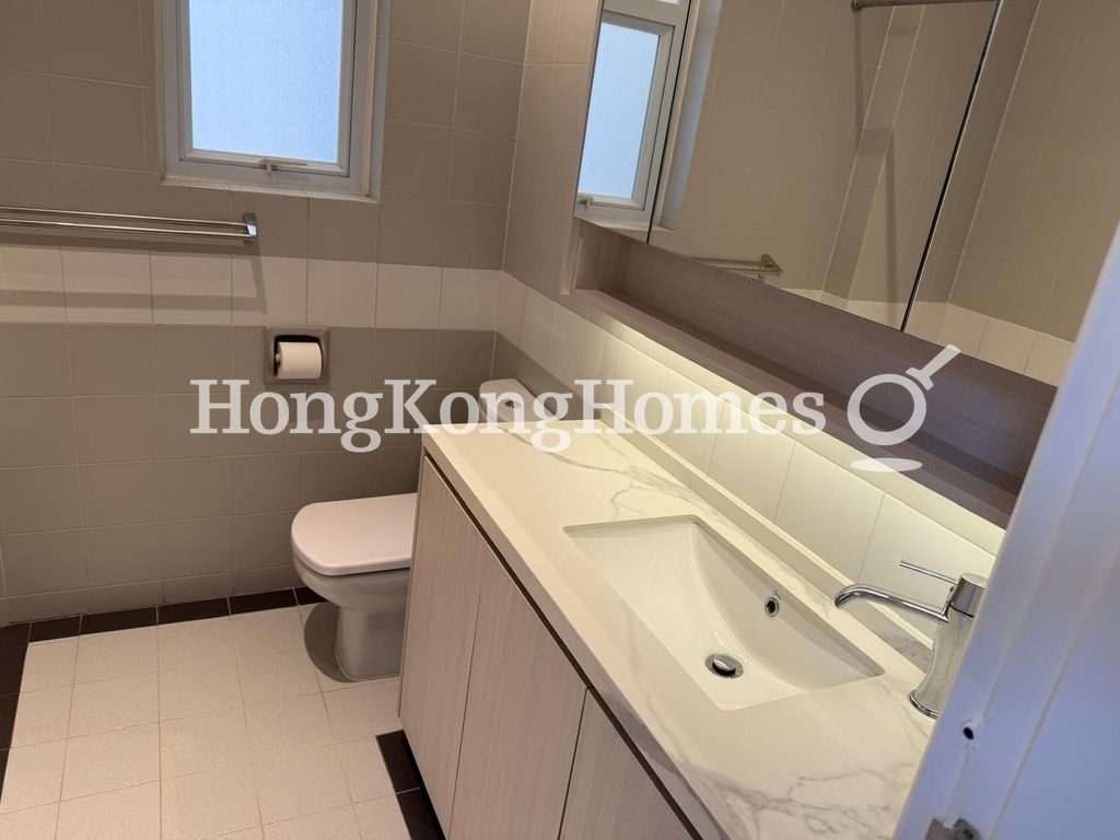 Master Bathroom — La Hacienda - Apartment A, The Peak