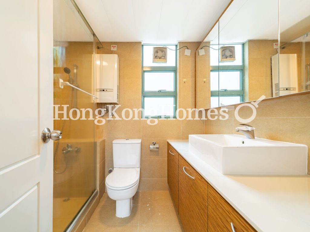 Second Ensuite Bathroom — Horizon Crest, Stanley