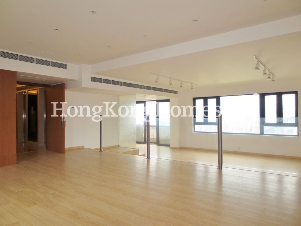 Living and Dining Room — Broadwood Park, Happy Valley
