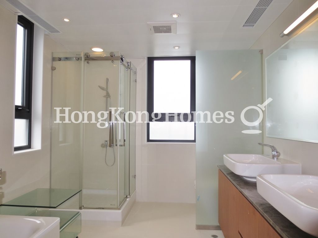 Master Bathroom — Broadwood Park, Happy Valley