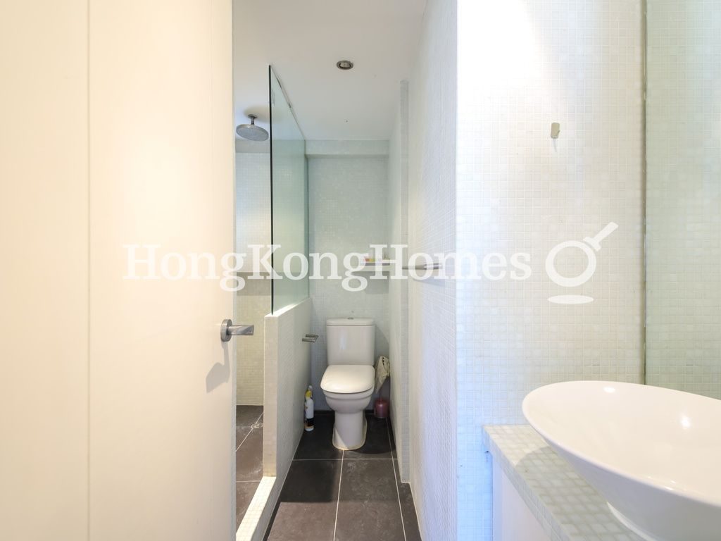 Bathroom — Fook Kee Court, Mid-levels West