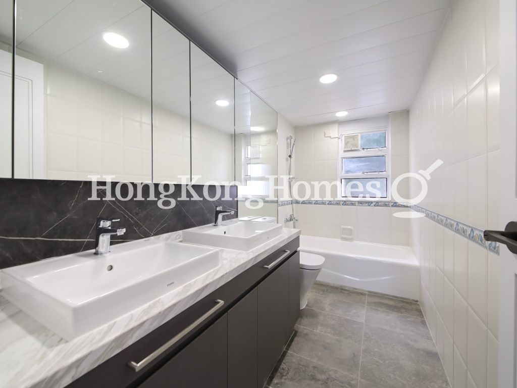 Master Bathroom — Provident Villas, Pokfulam
