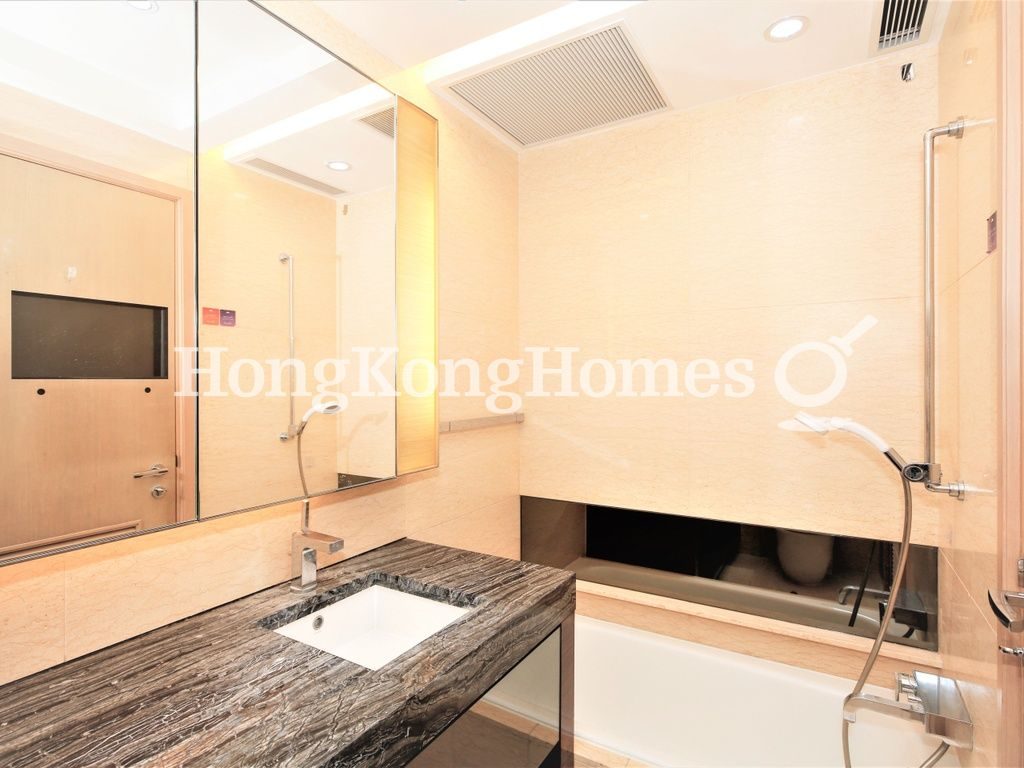 Guest Bathroom — The Cullinan I, Tsim Sha Tsui