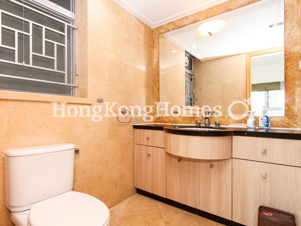 Second Ensuite Bathroom — The Waterfront - Block 05, Tsim Sha Tsui
