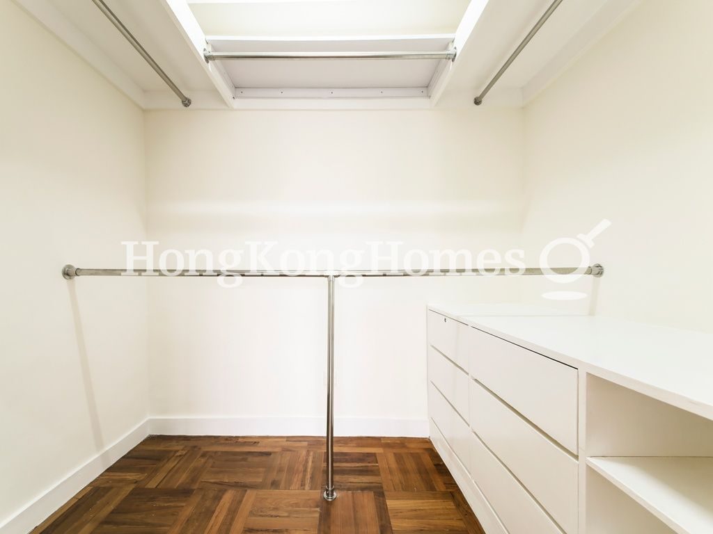Walk-in Closet in Master Bedroom — Kennedy Heights, Mid-levels Central