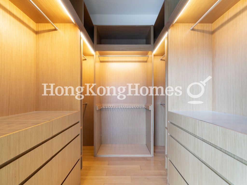 Walk-in Closet in Master Bedroom — Shek O Headland, 4 (Unir Garden), Shek O