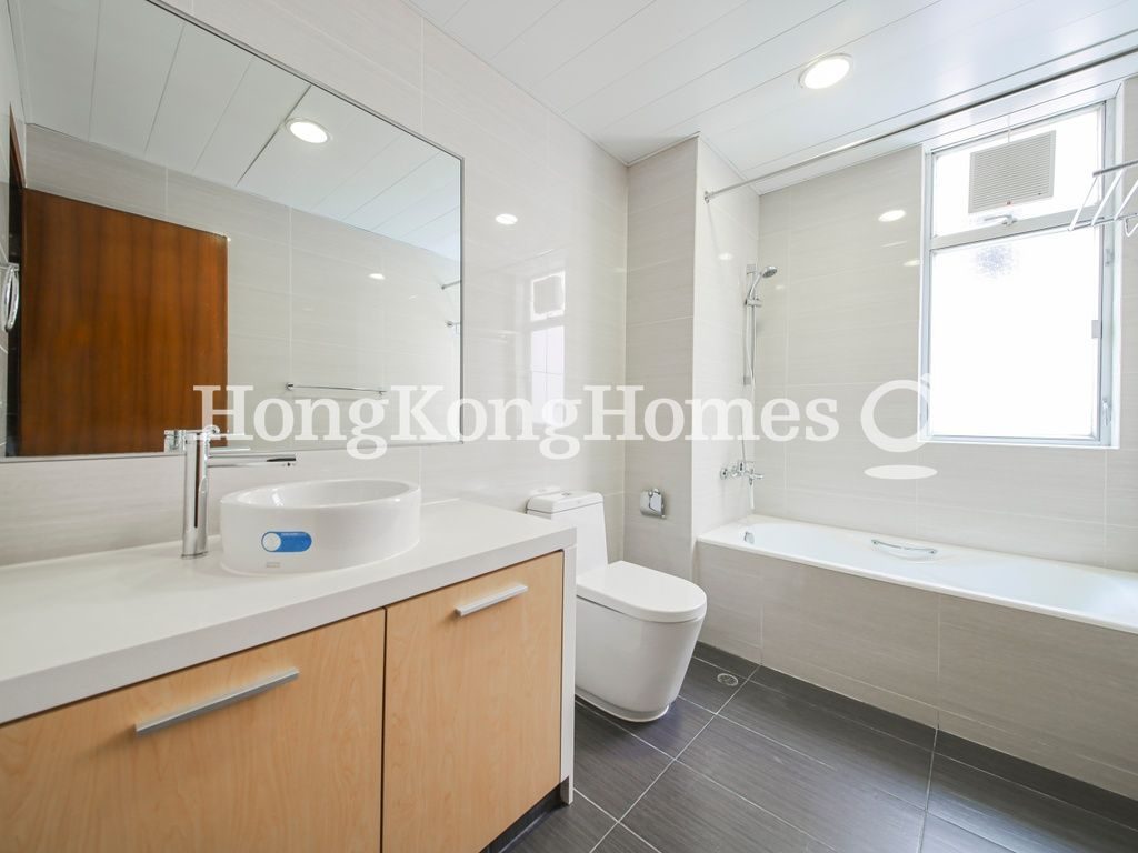 Guest Bathroom — The Redhill Peninsula - Cedar Drive, Tai Tam