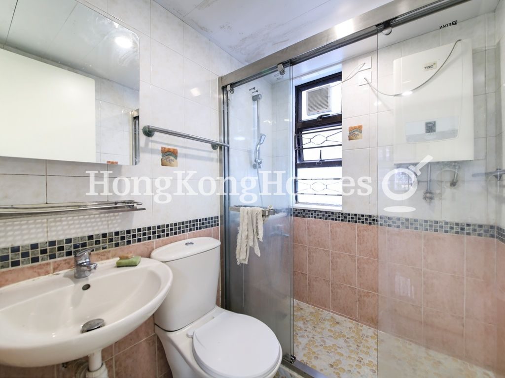 Guest Bathroom — Good View Court, Mid-levels West