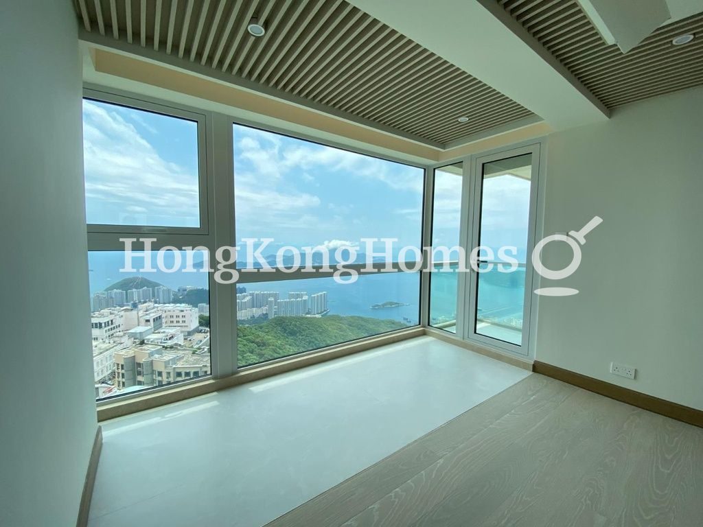 Living Room — Eredine, The Peak