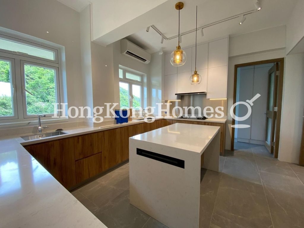 Kitchen — Eredine, The Peak