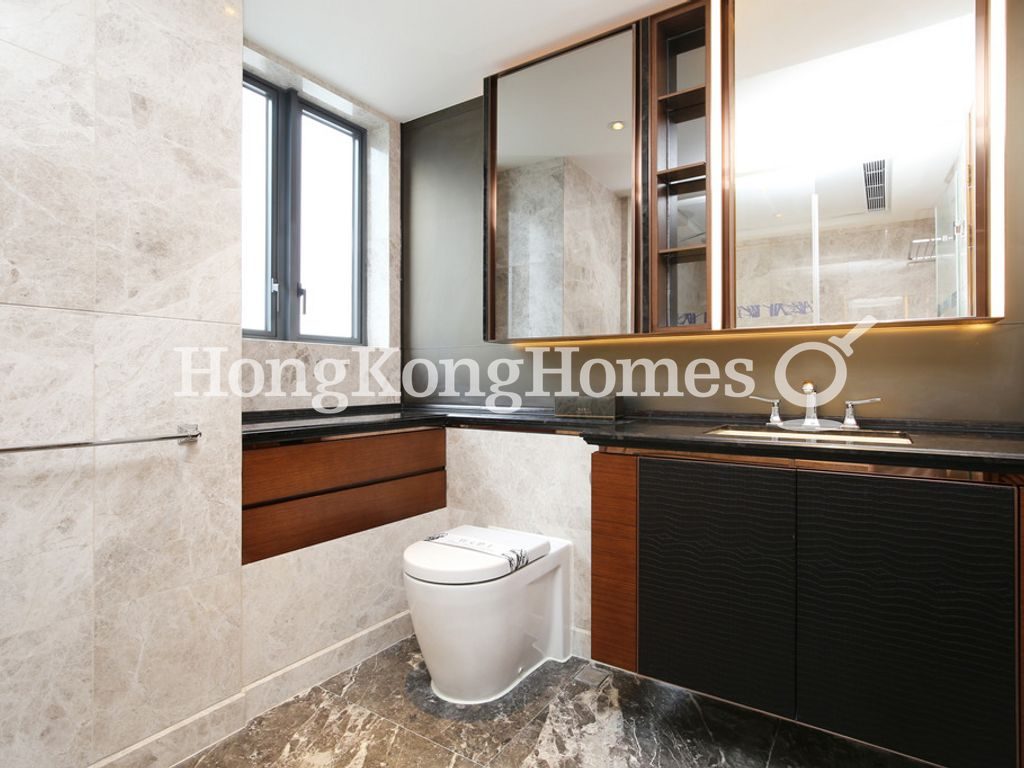 Master Bathroom — Parc Inverness - Tower 1, Kowloon Tong