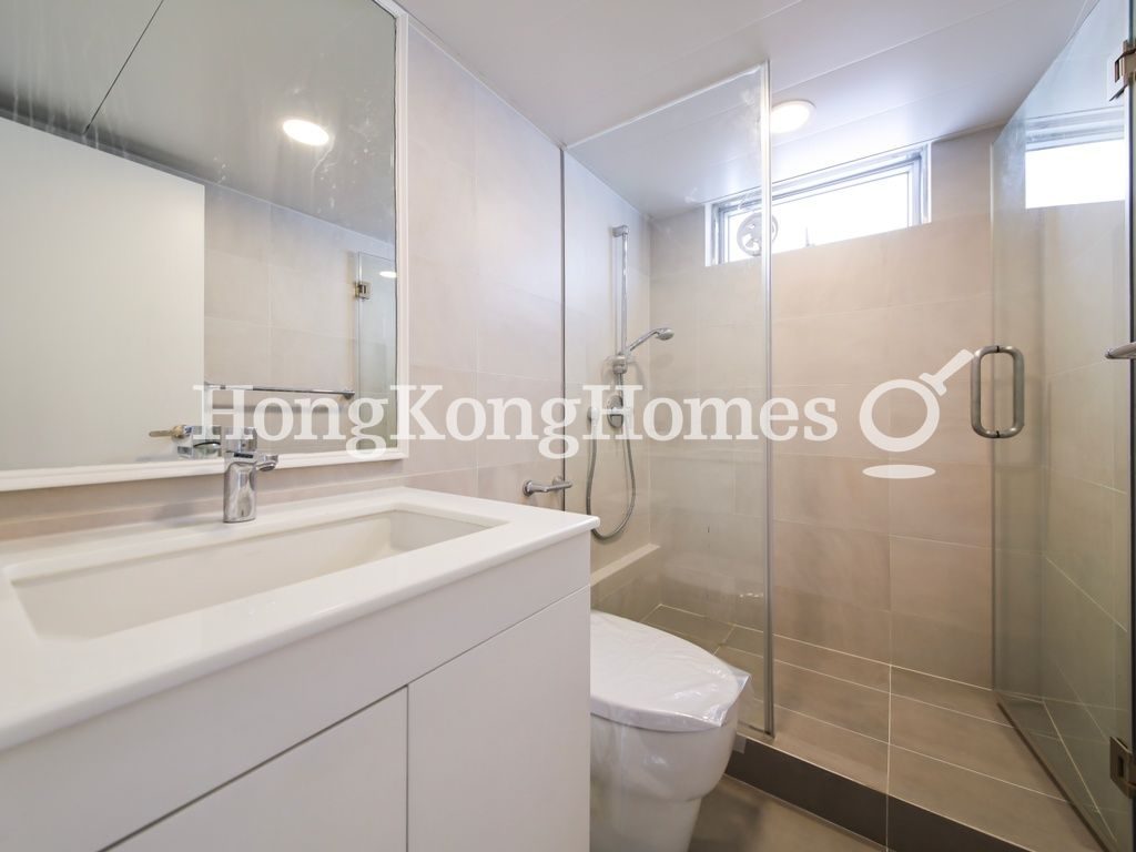 Third Ensuite Bathroom — Helene Garden - Block B, Stanley