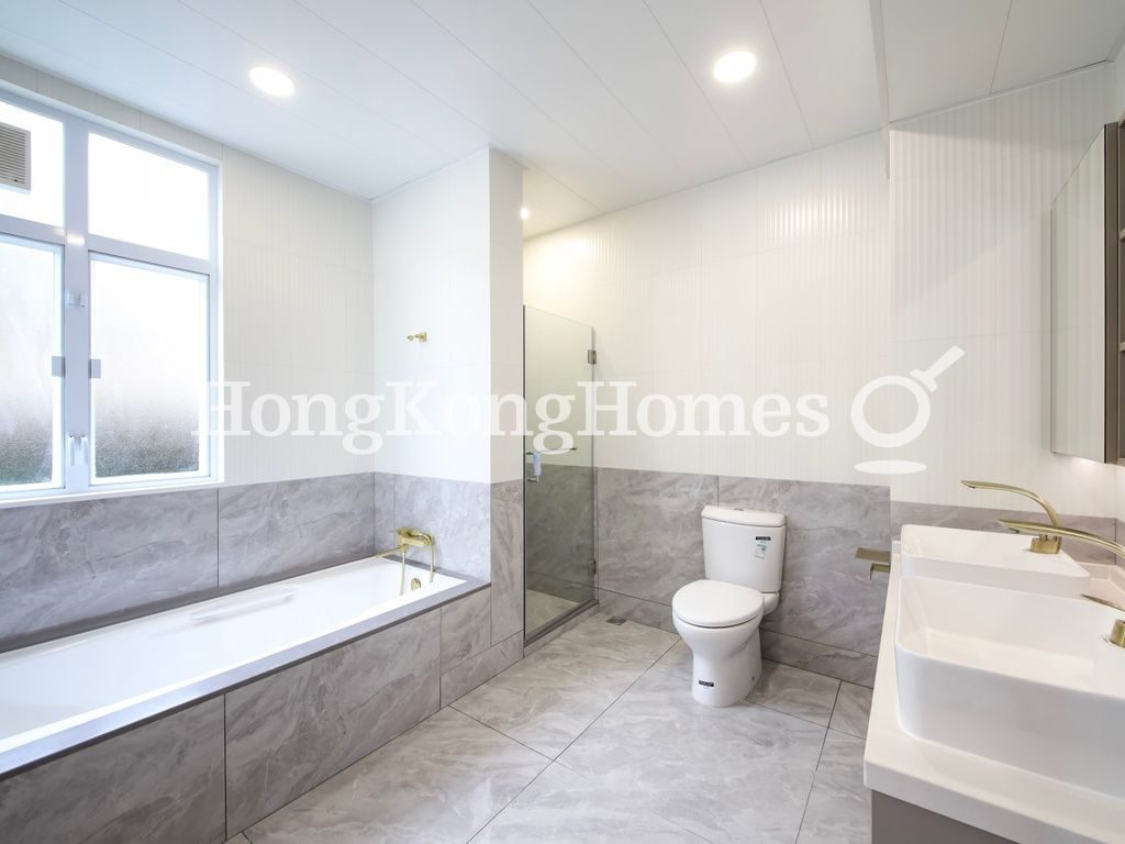 Master Bathroom — The Redhill Peninsula - Palm Drive, Tai Tam