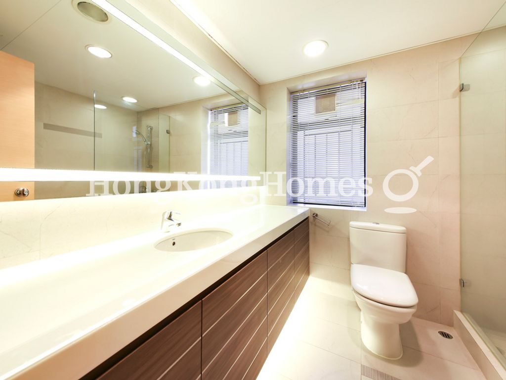 Guest Bathroom — Dynasty Court - Block 01, Mid-levels Central