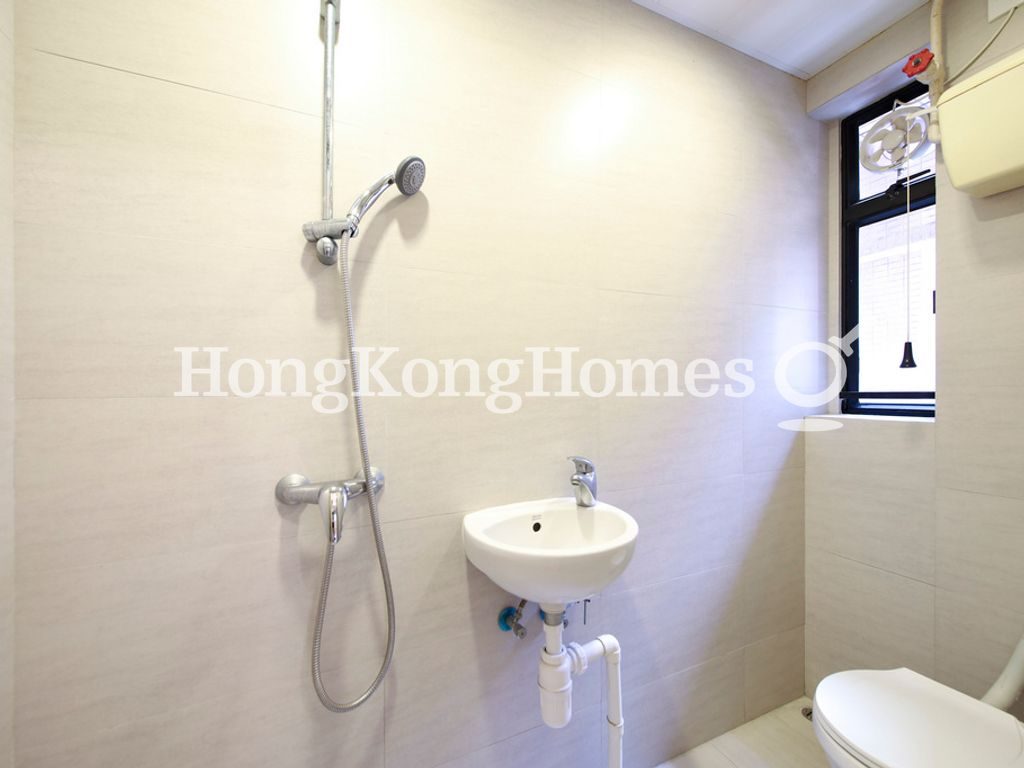 Maid's Washroom — Dynasty Court - Block 01, Mid-levels Central