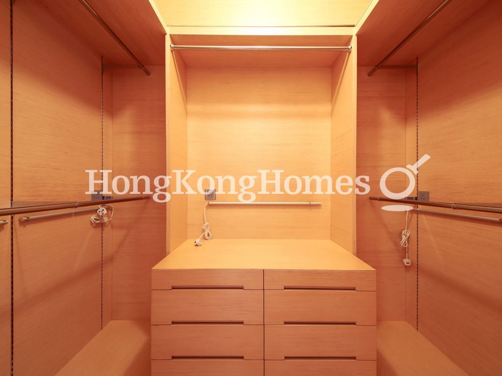 Walk-in Closet in Master Bedroom — Dynasty Court - Block 01, Mid-levels Central
