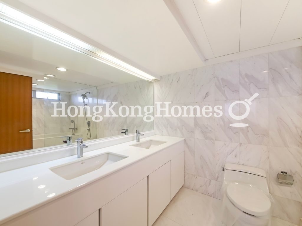 Master Bathroom — Helene Garden - Block D, Stanley