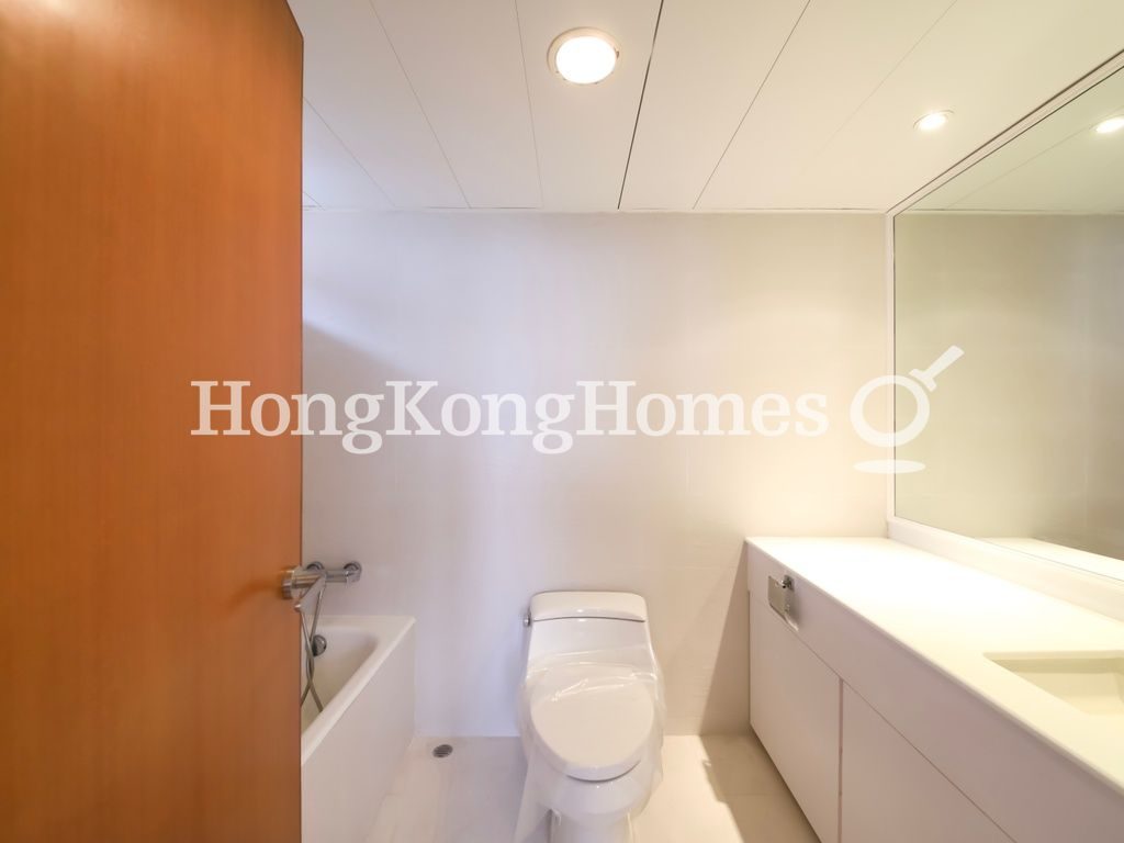 Second Ensuite Bathroom — Helene Garden - Block D, Stanley