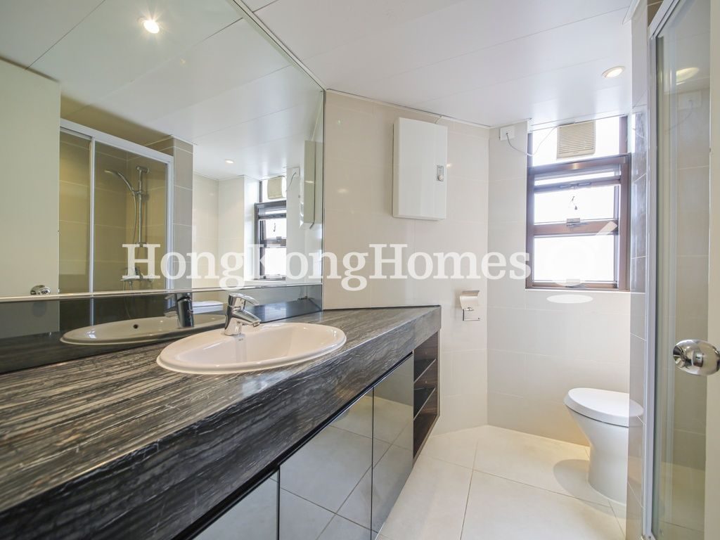 Fourth Ensuite Bathroom — Henredon Court, Shouson Hill