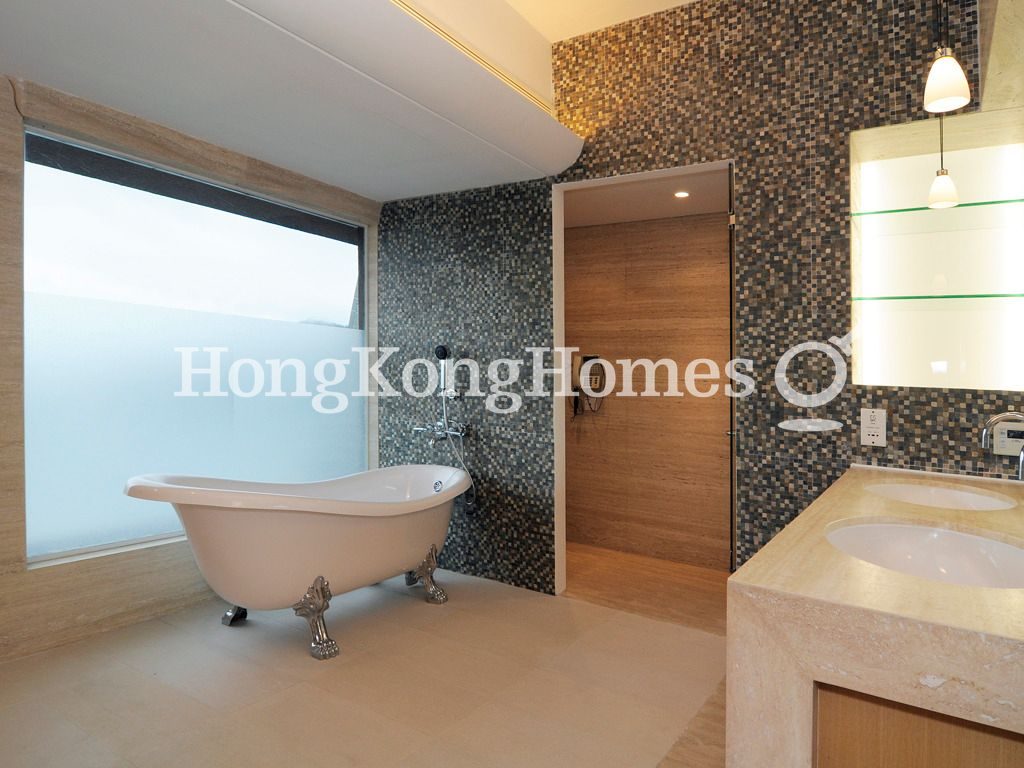 Master Bathroom — Pinewaver Villas, Chung Hom Kok