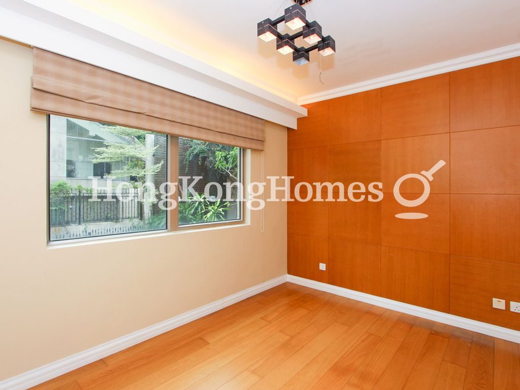 Fourth Bedroom — L'Harmonie, Stanley