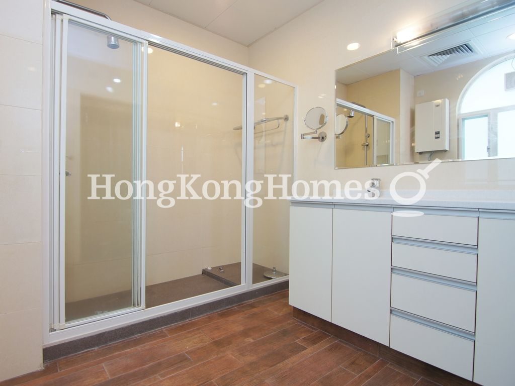 Master Bathroom — Ching Sau Lane, 13-25, Chung Hom Kok