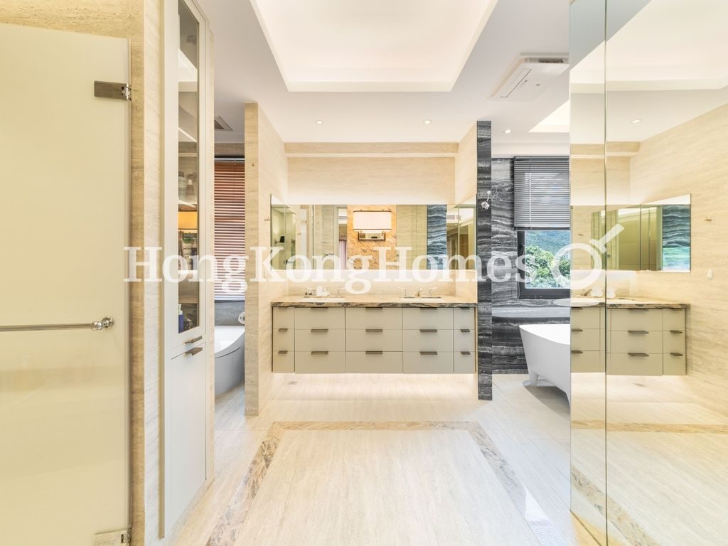 Master Bathroom — Pinewaver Villas, Chung Hom Kok