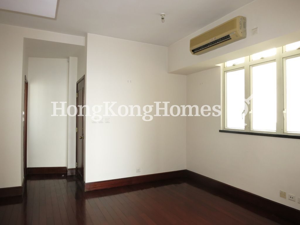 Family Room — The Mount Austin - Block 03, The Peak