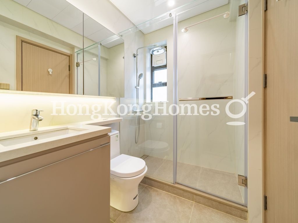 Master Bathroom — Elegant Terrace - Block 01, Mid-levels West