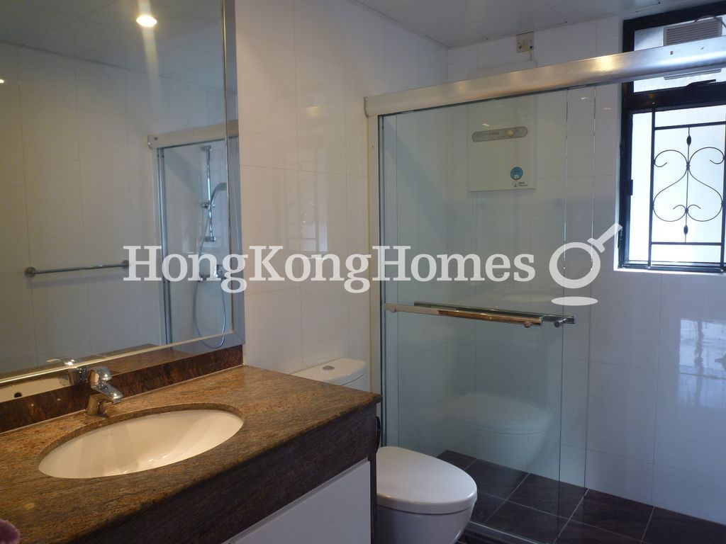 Guest Bathroom — Clovelly Court - Block 01, Mid-levels Central