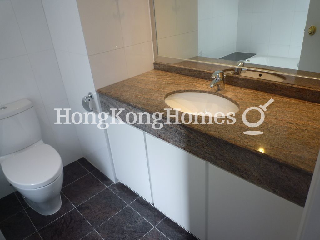 Master Bathroom — Clovelly Court - Block 01, Mid-levels Central