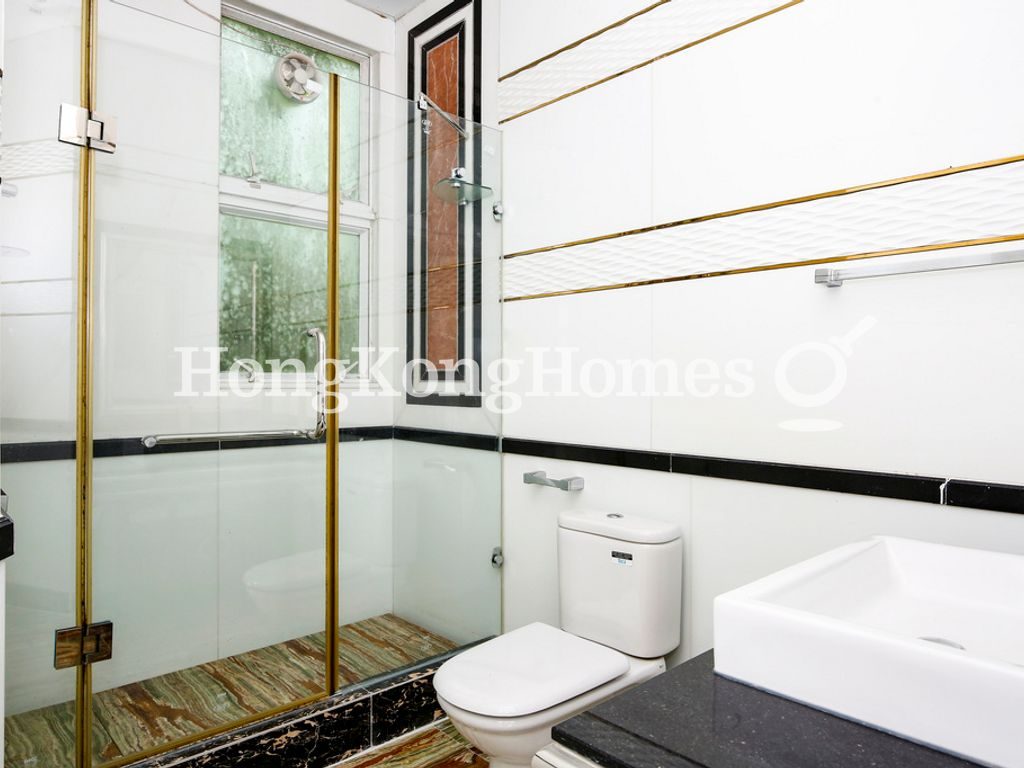 Guest Bathroom — Cheuk Nang Lookout, The Peak